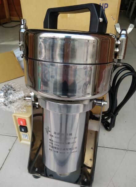 賽優(yōu)牧業(yè)實(shí)驗(yàn)室飼料化驗(yàn)采用中國臺(tái)灣欣鎮(zhèn)6202粉碎機(jī)！
